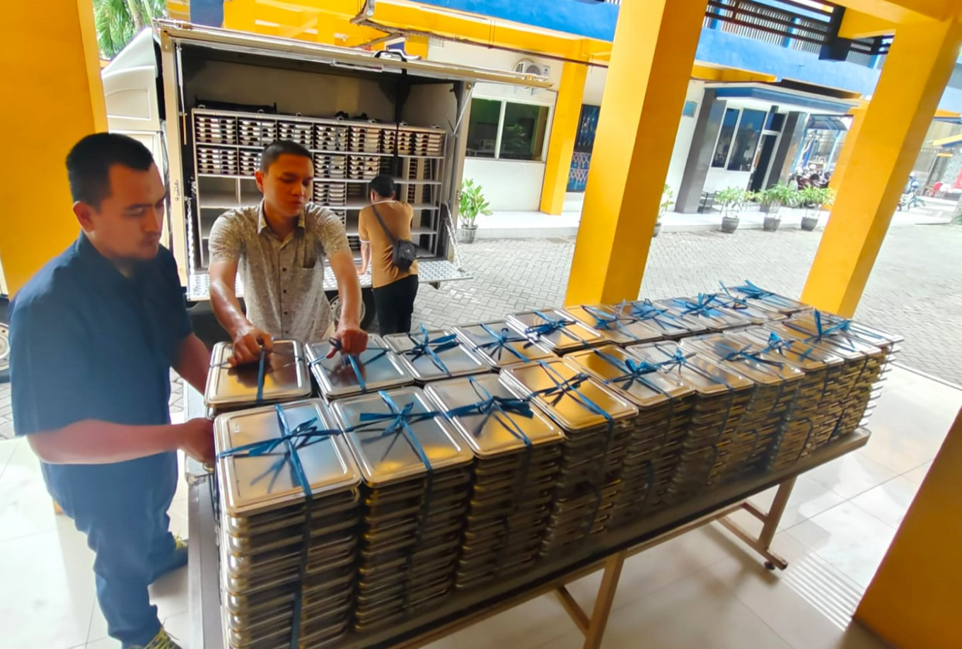 Free Nutritious Meals for Resilient Agrifood Systems